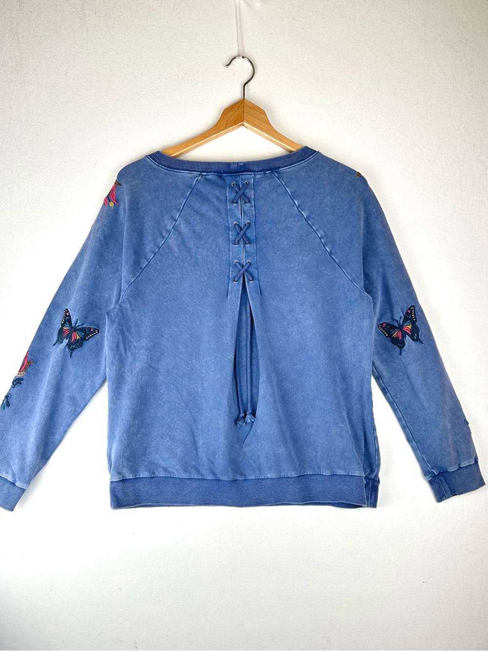 Billy T Embroidered Floral Raglan Crewneck Sweatshirt Boho - Picture 3 of 10